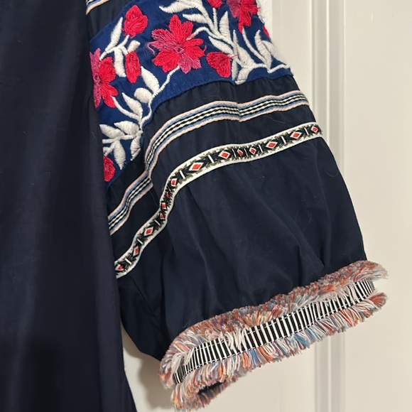 Anthropologie women’s blouse size medium, beautiful detail on sleeves - Picture 3 of 4